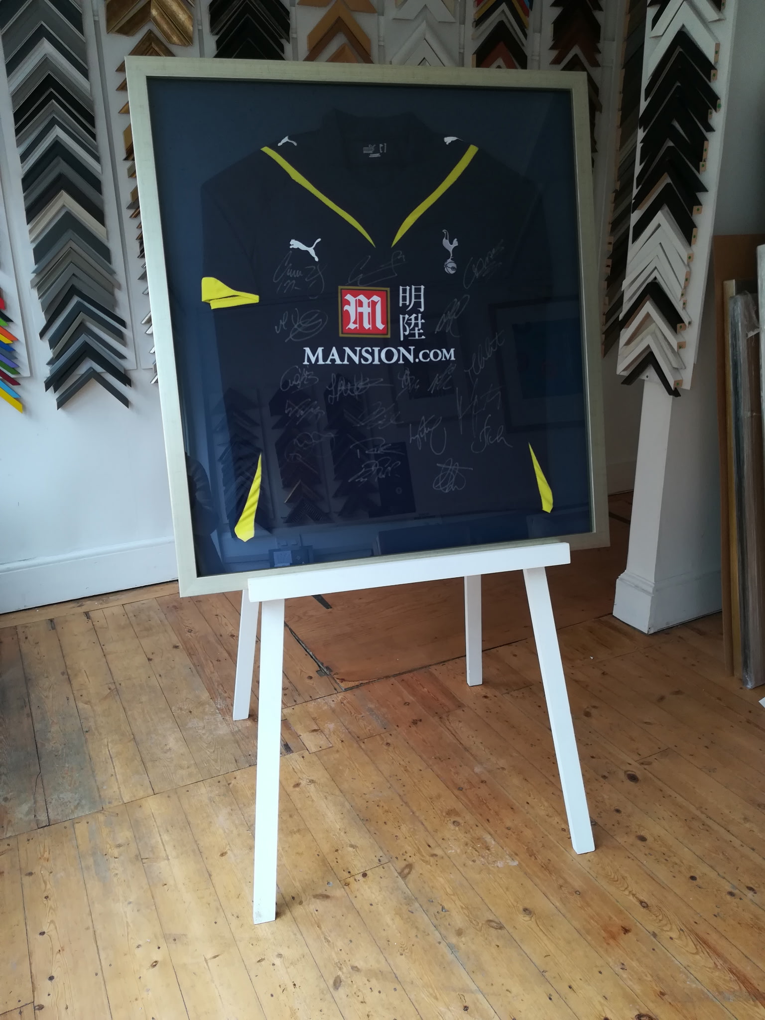 Framed Spurs shirt